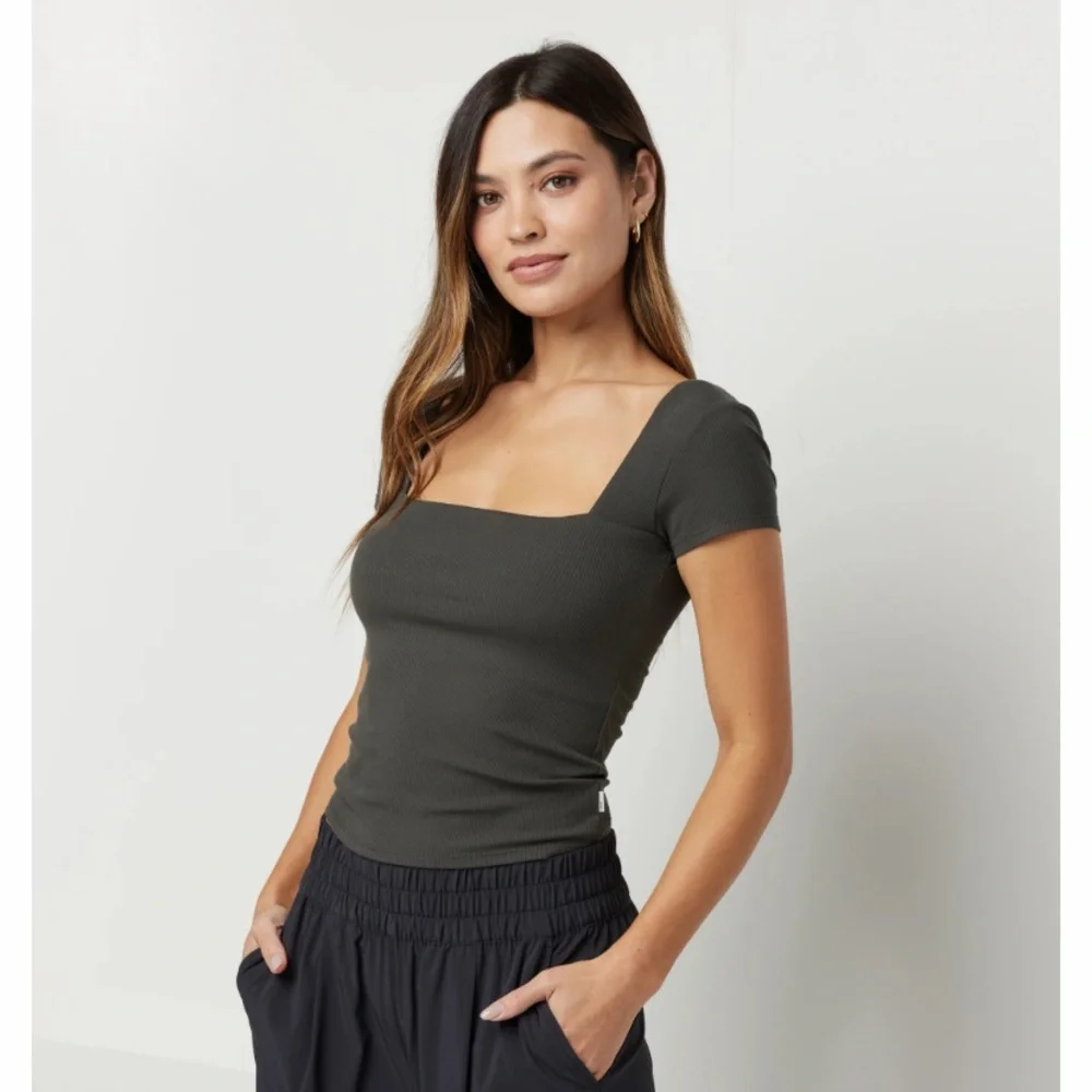 Vuori Green Pose Scoop Back Tee - Picture 1 of 7